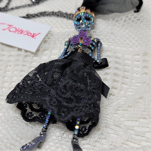 Betsey Johnson Rhinestone Skeleton Necklace w Black Lace NWT - Picture 11 of 12
